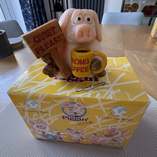 Collectible world studios - collectible,