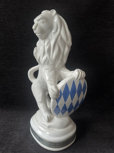 Bavarian lion holding shield - bavarian,