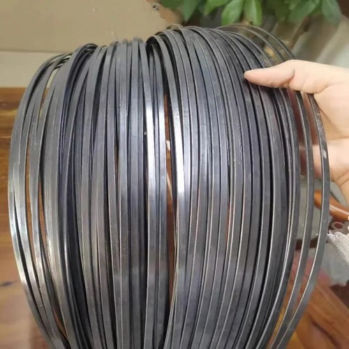 Black square nichrome - black,