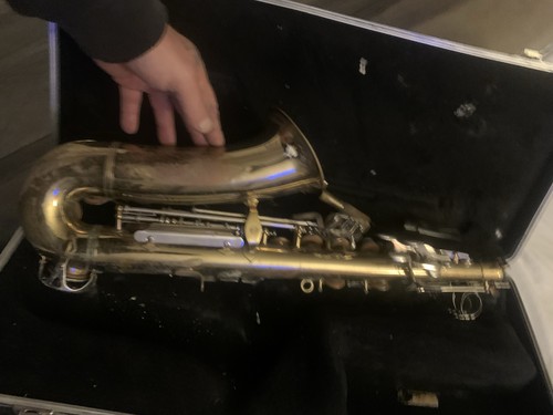 Used saxophone case - in,