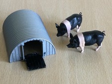 VINTAGE 1971/1984 BRITAINS FARM 4703 METAL PIG STY SHELTER + 2 1971 black pigs