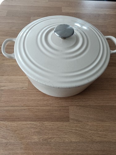 Cream cast iron pot - 26,