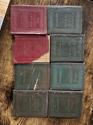 Lot little leather - of,
