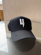 Yelir World Black And White