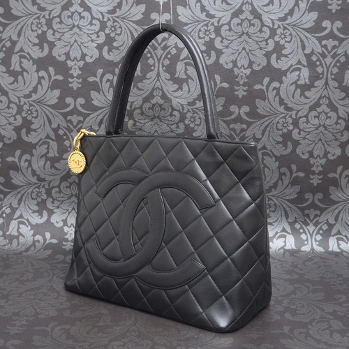 Chanel lamb skin quilted black - chanel,
