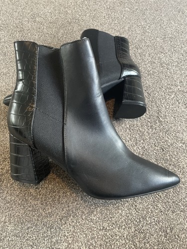 Women size black boot - women’s, 6