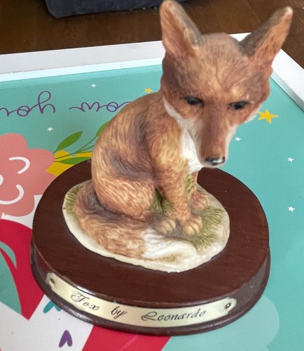 Leonardo fox figurine - fox, on