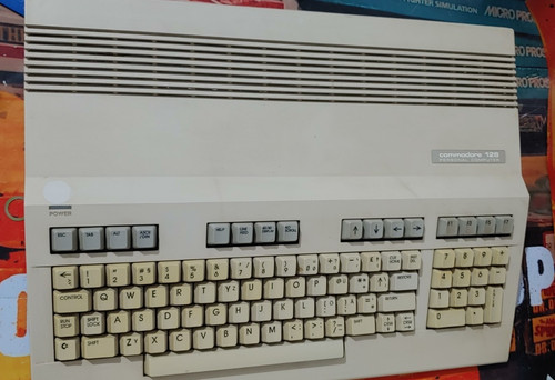 Commodore 128 bit classic - 128,