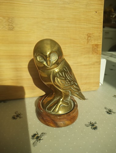 Brass owl figurine wooden - brass, on