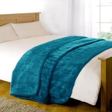 LUXURY FAUX FUR BLANKET BED