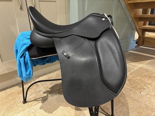Wintec dressage saddle - 17”,