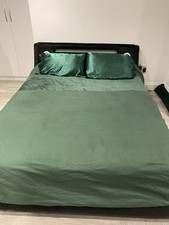 Bentley Ottoman & Bluetooth and LED Bed - Black Crushed Velvet - Size: King × 1 