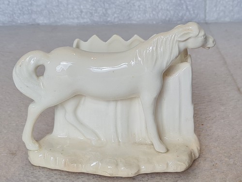 Antique white ceramic - antique, blanc