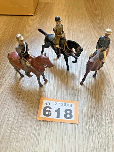 Vintage lead soldiers - vintage, on