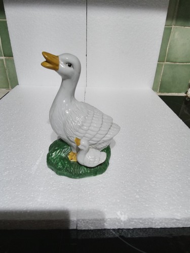Duck goose ornament vgc lovely - ornament,