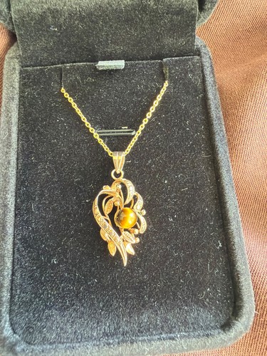 9ct gold tiger eye pendant