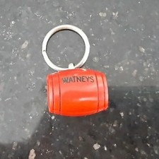 Watneys red barrel key ring - barrel,