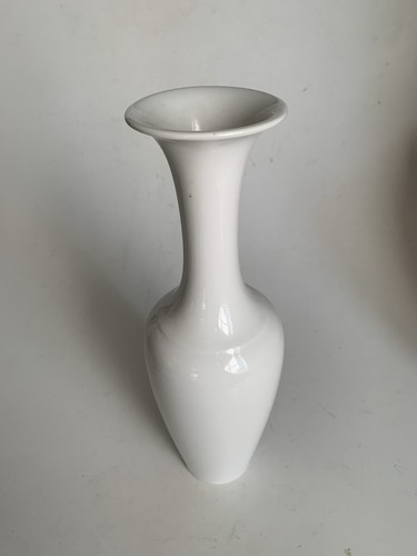 White kpm asia vase - white,