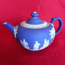 CHARMING ANTIQUE WEDGWOOD BLUE JASPERWARE SMALL SIZED TEA POT