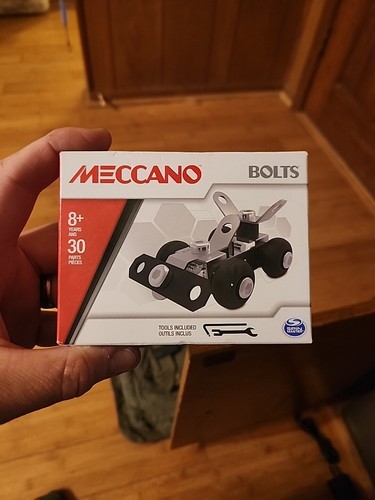 Meccano bolts race - race, by
