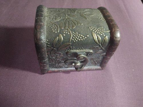 Mini wooden treasure chest - treasure,