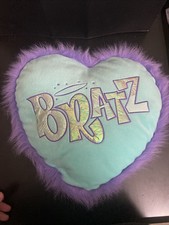 Vintage Bratz dolls MGA home