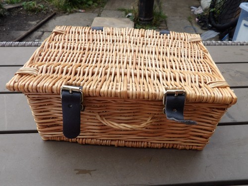 Wicker picnic type hamper