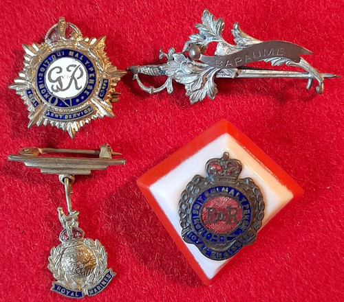 Military sweetheart brooches - , x