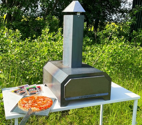 Woodfired pizza oven outdoor - pizza,