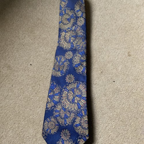 Cornelia james bond - bond, tie