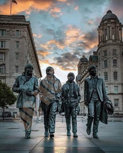 The beatles statues pier - statues,