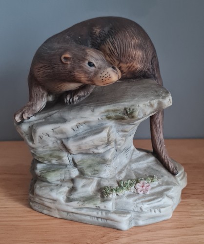 Alfretto otter figurine - otter,