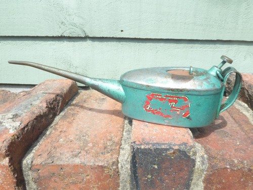 Vintage green metal oil - green,