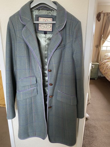 Lady designer coat check - lady’s,