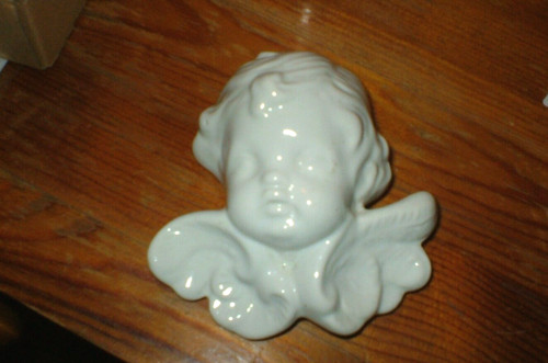 Vtg pretty white ceramic - -,