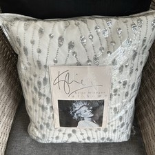 STUNNING KYLIE MINOGUE EVA