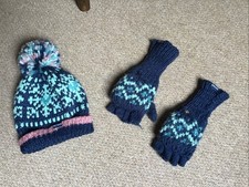 Fatface Childs Hat And Gloves/Mittens set