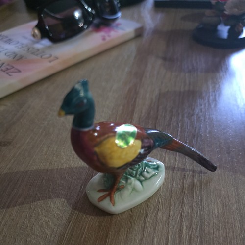 Beswick pheasant curved - curved, tail