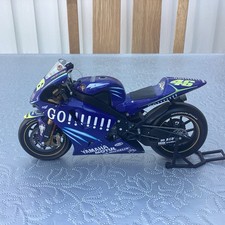 Minichamps Valentino Rossi Yamaha YZR-M1 2004 Gauloises Fortuna Team 1/12 Scale