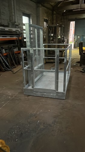 Galvanised 8x4 personnel cage - galvanised,