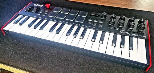 Akai mpk mini plus key - mini, 37-key