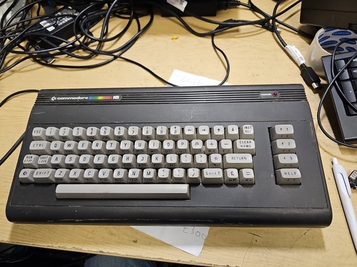 Commodore c16 computer console - commodore,
