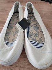 Ladies White Blue Pumps 6