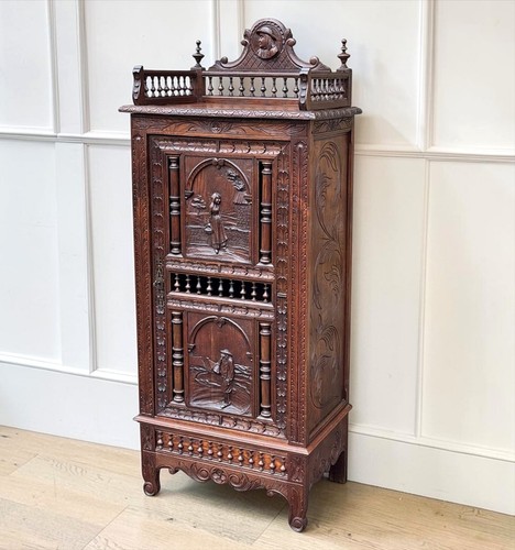 Small antique carved chestnut - carved,