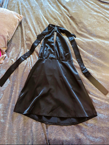 Boohoo black satin - satin, neck