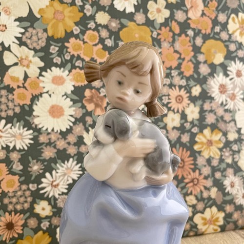 Nao girl with - nao, puppy