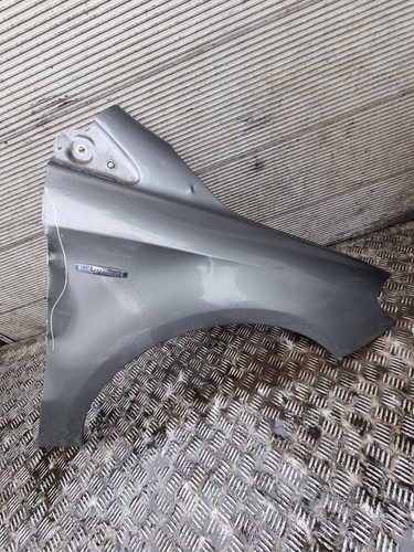 Mercedes class b180 wing - b,