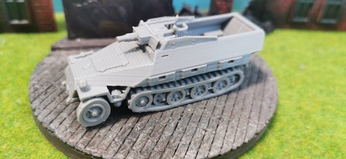 Kfz 251 armoured car - armoured,