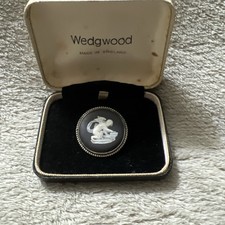 Wedgwood Brooch Cupid Black