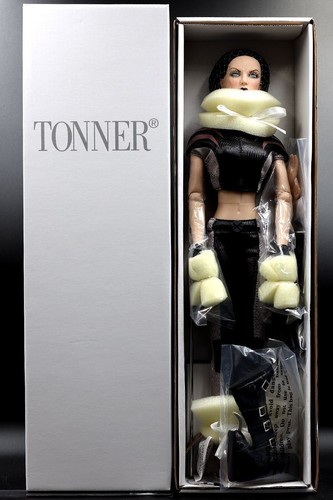 Tonner doll laura - doll,